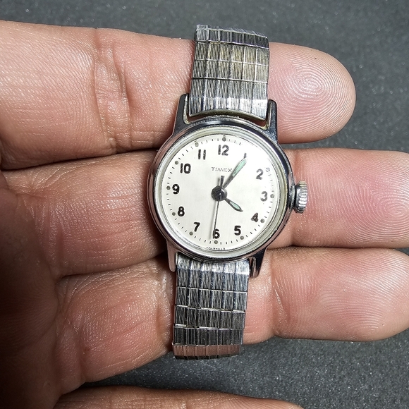 Vintage Timex Ladies Watch Silver Tone Mechanical Wind Up Radium Dial Working br - Picture 1 of 11